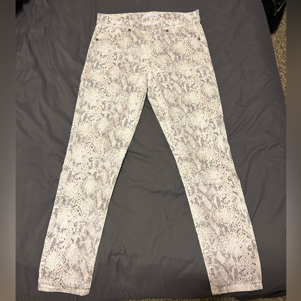 Modern skinny jeans